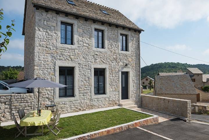 Gîte pour 6 personnes, avec Terrasse ainsi que Jardin et Vue à Chanac