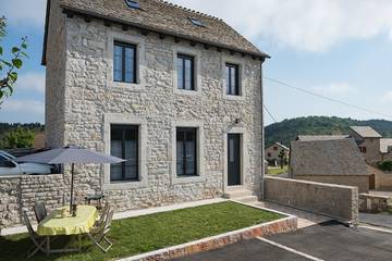 Gîte pour 6 personnes, avec jardin à Chanac