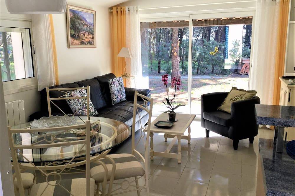 Cottage with private pool in Roussillon in Roussillon, Parc naturel régional du Luberon