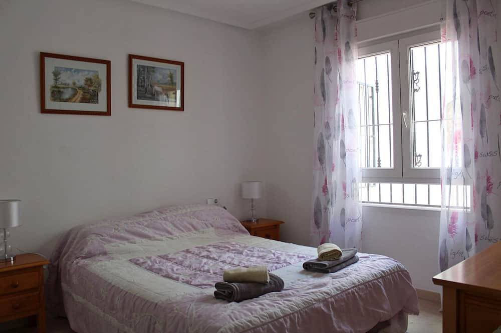 Ganze Wohnung, 2 Bed 2 Bath Apt direkt an der Villamartin Plaza, perfekte Lage! in Brisas y Golf, Orihuela