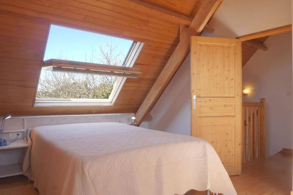 Typical house near wild coast - Pets allowed in Locmaria, Côte des Mégalithes