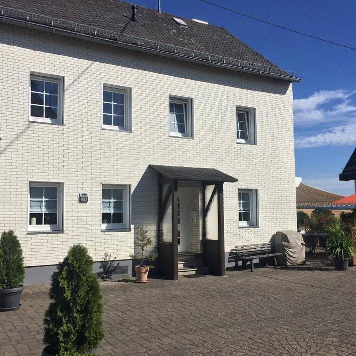 Ferienhaus für 8 Personen, mit Ausblick und Garten in Lieg
