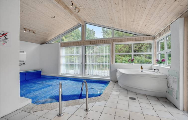 Ferienhaus für 12 Personen mit Whirlpool in Bratten, Jerup