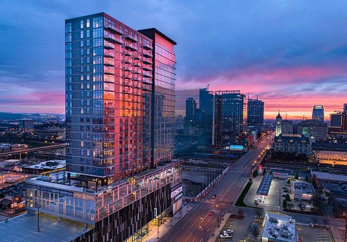 Gîte pour 2 personnes, avec terrasse ainsi que piscine et vue dans Vandy