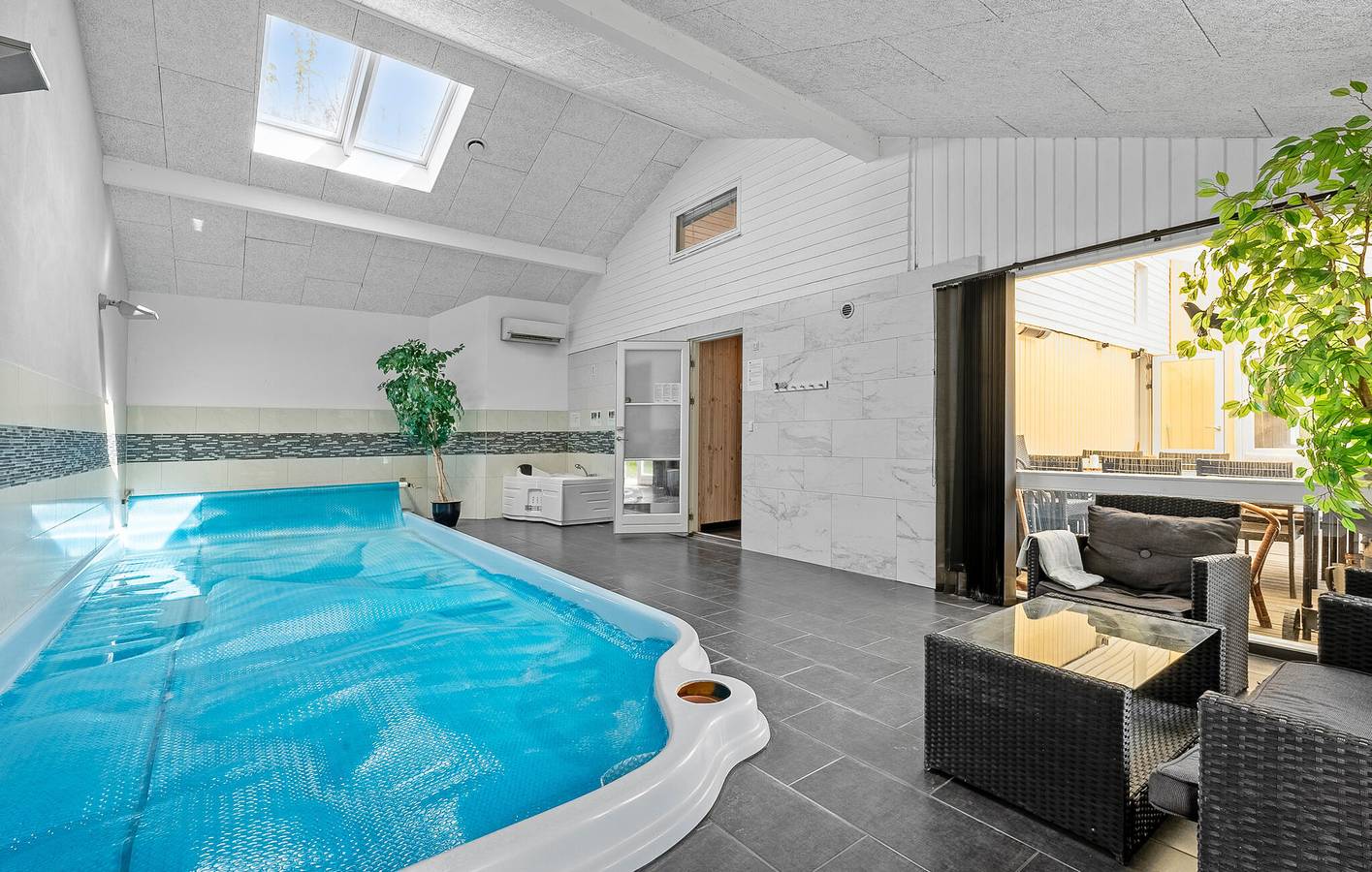 Holiday home for 8 people with terrace in Bredfjed, Rødby