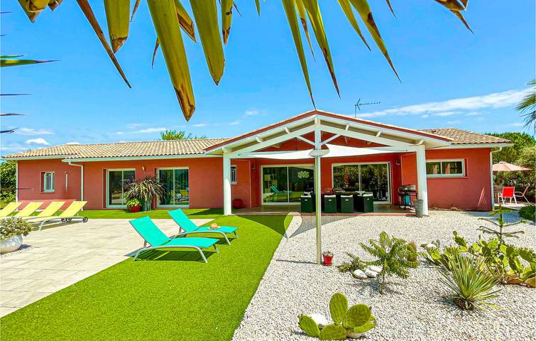 Ferienhaus für 9 Personen, mit Garten und Pool
