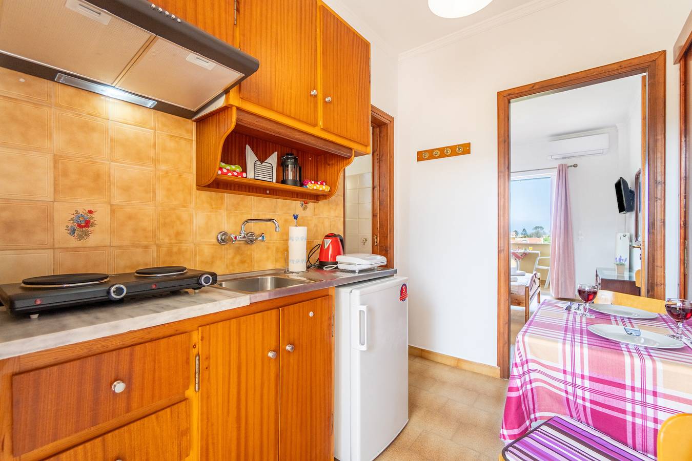 Entire apartment, Apartment 'Lotus 4' with Shared Terrace, Wi-Fi and Air Conditioning in Almyros Beach, Corfu