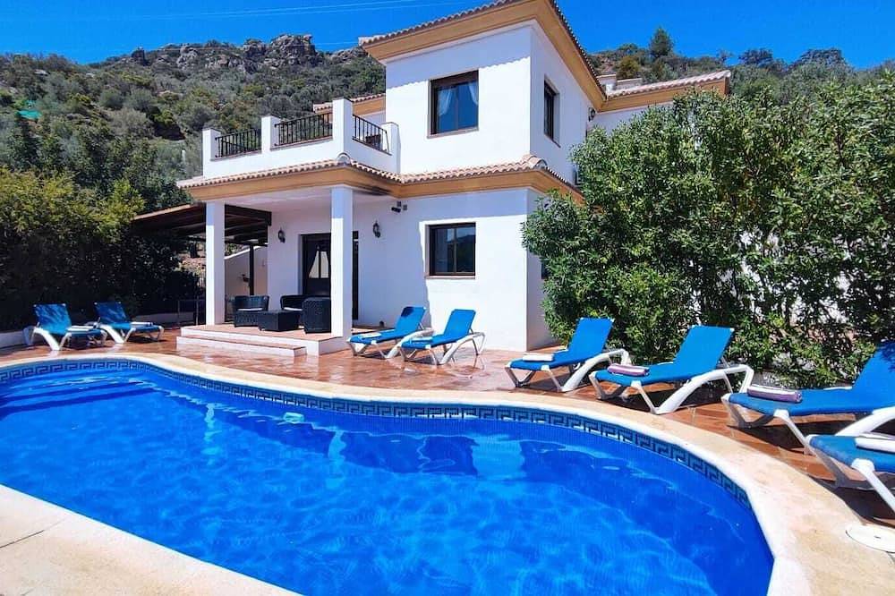 Villa Torcal 3, 8 Pers, piscine chauffée, Wifi, Bbq, Petfriendly in Comares, Province de Málaga