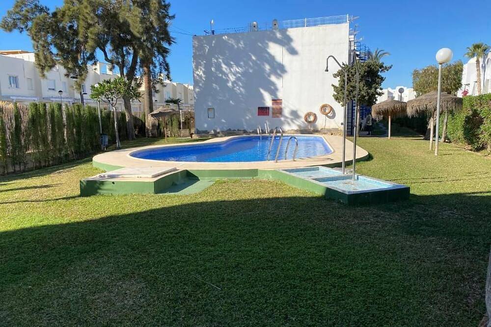 Entire apartment, Apto. Buganvillas Ideal for couples in Playas de Vera, Vera