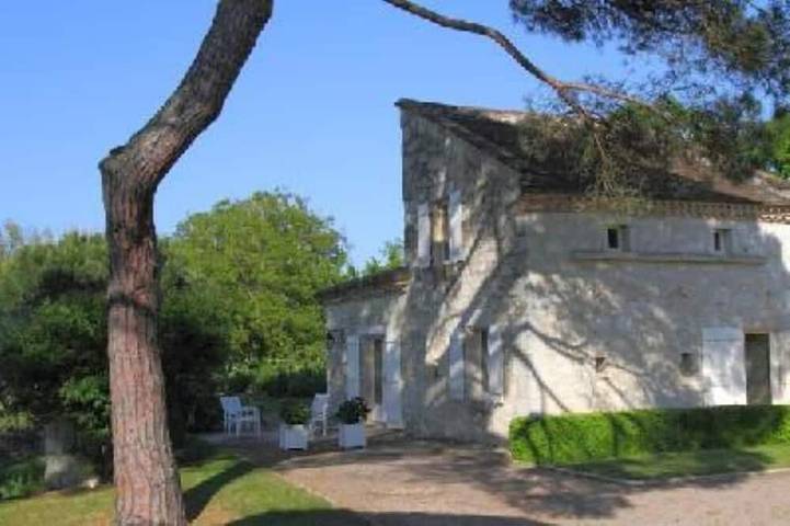 Gîte pour 2 personnes, avec jardin et piscine