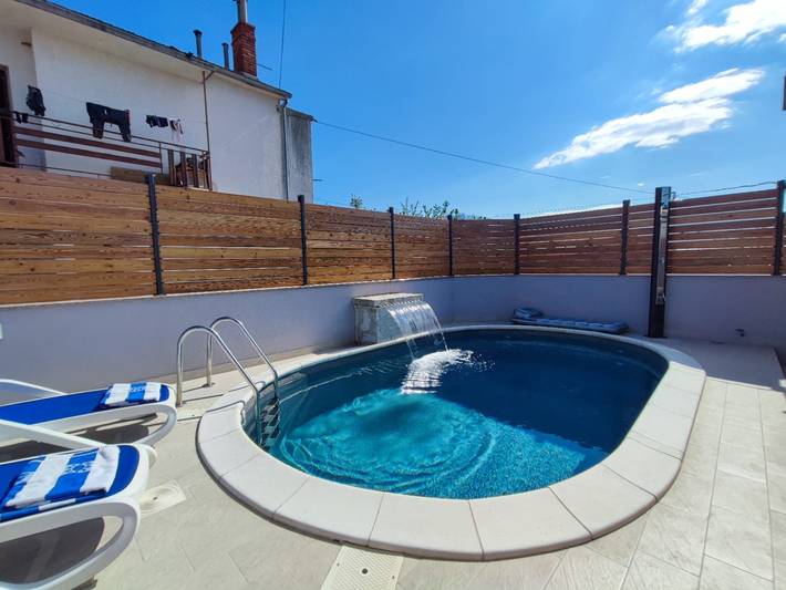 Villa för 3 Personer, med Balkong samt Terass och Pool i Zadar