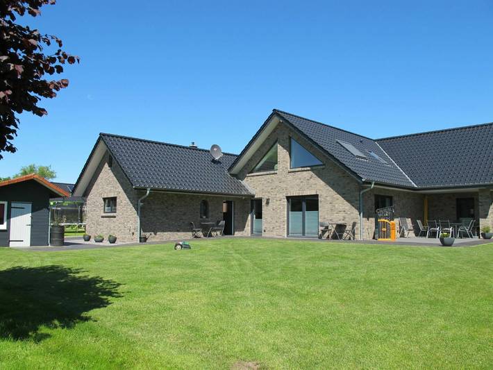 Ferienhaus für 10 Personen, mit Whirlpool und Terrasse sowie Garten in Wanna