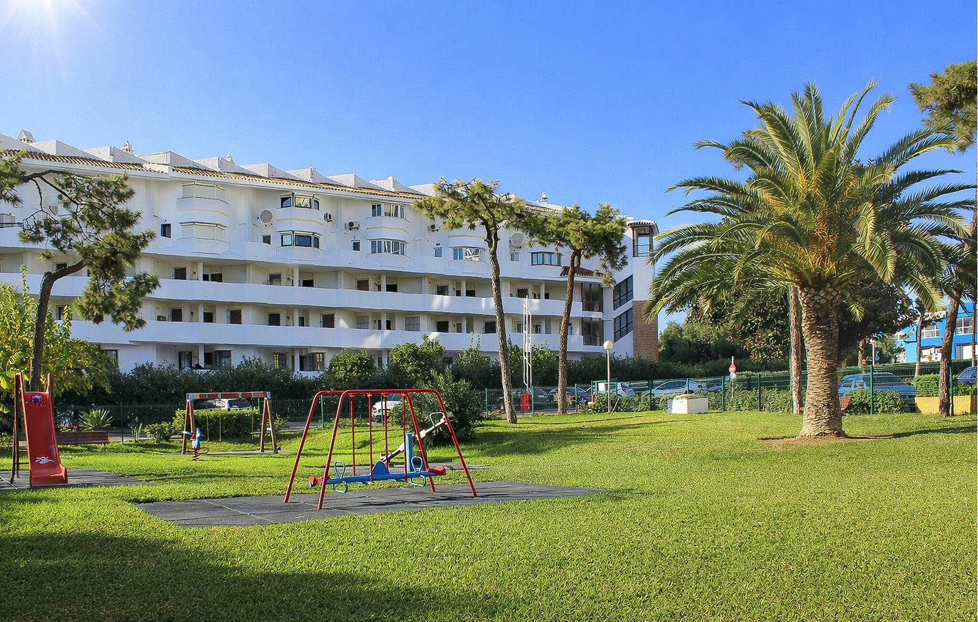 Appartement de vacances entier, Appartement en bord de mer : WiFi, Parking, Piscine in Sitio de Calahonda, Mijas