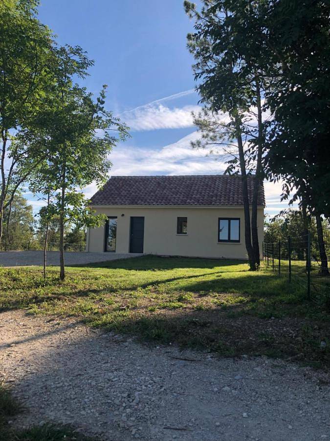 Location de vacances pour 4 personnes, avec piscine et terrasse ainsi que vue et jardin à Reilhaguet - 4