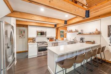 Vacation Rental for 8 Guests in Diamond Peak, Lake Tahoe, Picture 1