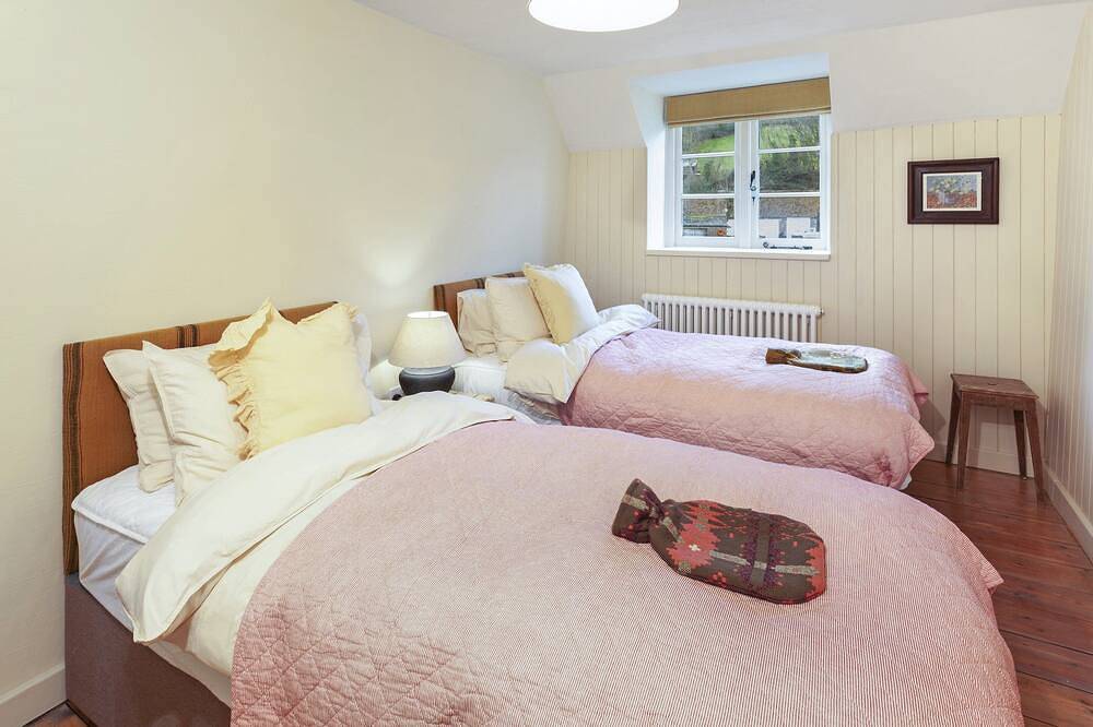 Western Cottage, Porlock Weir in Porlock, Somerset