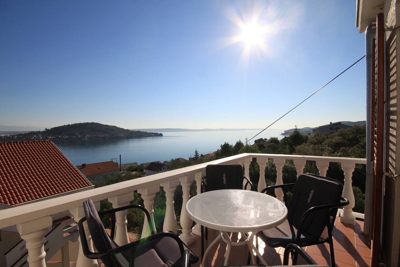 Ganze Wohnung, 1-Zimmer-Ferienwohnung mit Terrasse und Meerblick Kali, Ugljan -b in Kali, Insel Ugljan