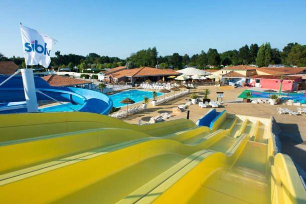 Location de vacances pour 4 personnes, avec jardin ainsi que piscine et bassin pour enfant dans Luna Park La Palmyre - 2