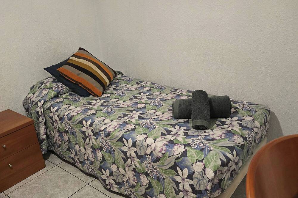 Entire apartment, Spacious 2 Bedroom Duplex on Parquesantiago 2 in Playa de las Américas, Arona