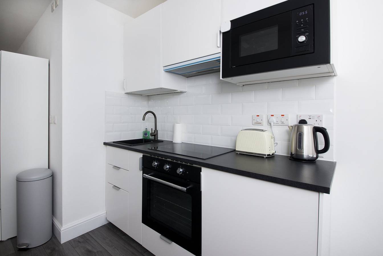 Entire studio, Guestready - Monochromatic Retreat in Liverpool, Merseyside