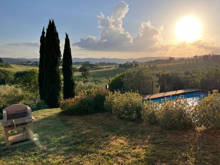 Rustico per 2 persone, con Terrazza e Giardino nonché Piscina e Panorama a Siena