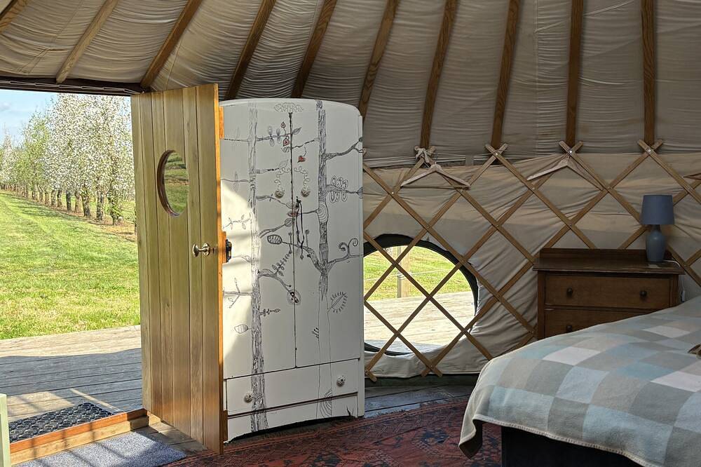 Cai Yurt bespoke yurt with Outdoor Shower in Herefordshire