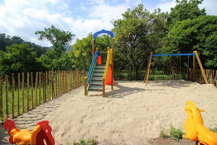 Maison de campagne pour 6 personnes, avec piscine ainsi que vue et jardin dans Amares - 3