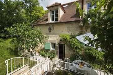 Gîte pour 2 personnes, avec piscine ainsi que terrasse et jardin dans Chevroches