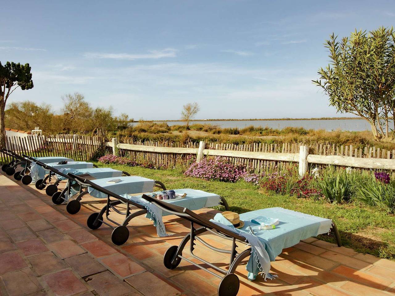 In Les Saintes-Maries-de-la-Mer, air-conditioned house typical of the Camargue, heated swimming pool and pets allowed (2 in Saintes-Maries-de-la-Mer, Region de Arles