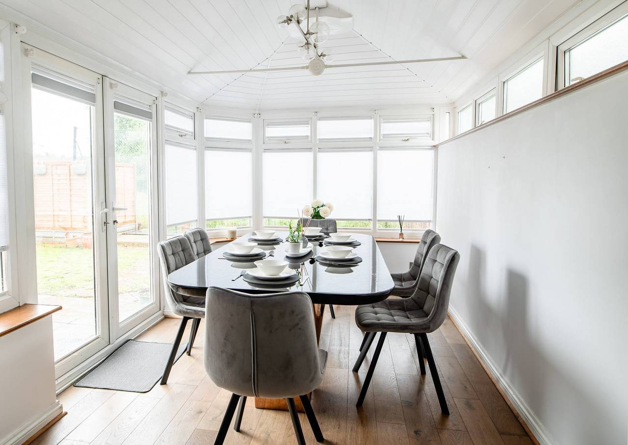 Charming 3-Bedroom House with Jacuzzi in Stewartby in Bedford