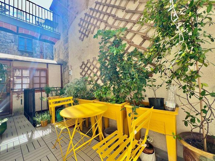 Gîte pour 3 personnes, avec terrasse dans Arenes De Nimes - 2