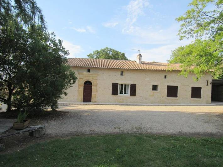Location de vacances pour 4 personnes, avec jardin et terrasse à Pujols (Gironde)