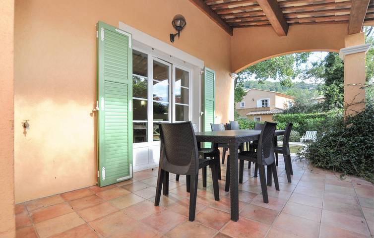 Location de vacances pour 6 personnes, avec terrasse et piscine à Callian - 4