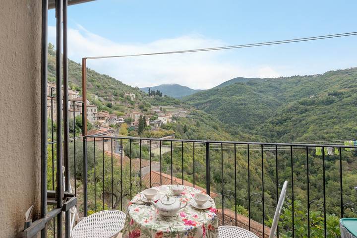 Geheel appartement, Appartement 'Casa Reanna' met Uitzicht op de Bergen, Balkon en Wi-Fi in Apricale, Ligurische Alpen