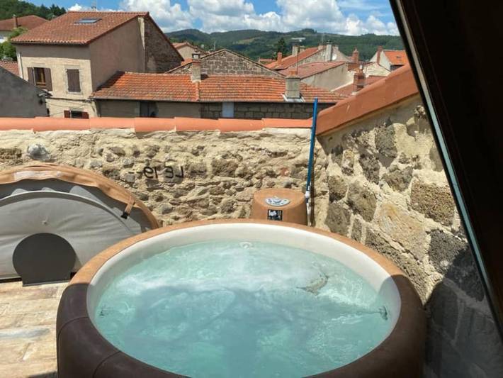 Hôtel pour 2 personnes, avec jacuzzi et balcon, animaux acceptés à Langeac