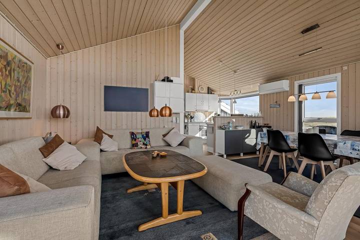 Gepflegtes Ferienhaus mit Blick auf die schöne Dünenlandschaft in Ringkøbing, Holmsland Klit