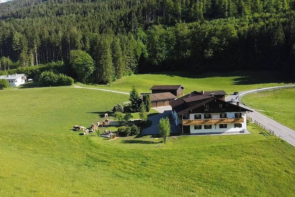 Ganze Wohnung, Ferienwohnung Nr. 1, 1-3 Personen, 38 qm, Dusche/Wc, Balkon, Tv, 1 Schlafzimmer + 1 Wohnschlafzimmer, Obergeschoss in Hintersee, Ramsau bei Berchtesgaden