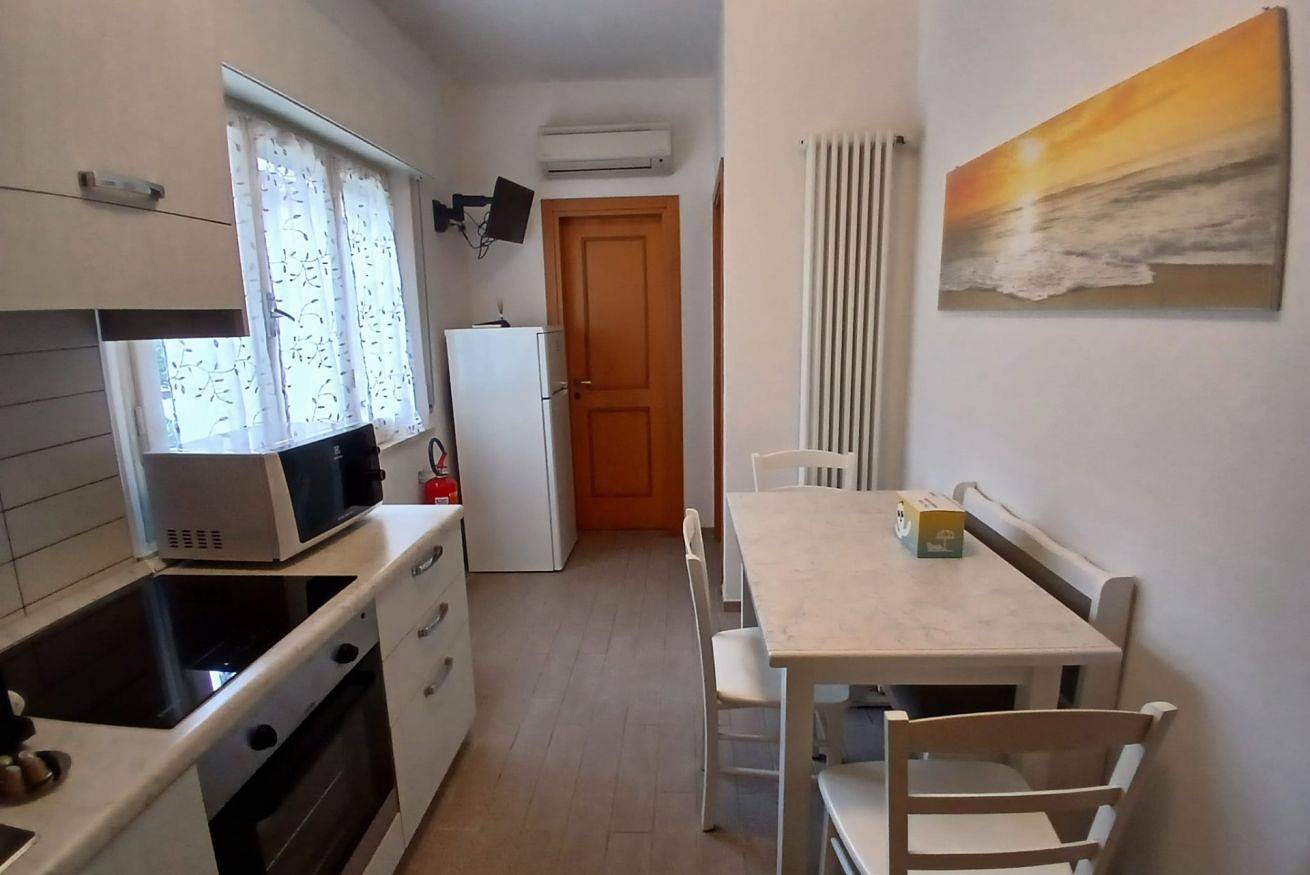 Ganze Wohnung, Cv008 - Cervia, renovated three-room apartment with air conditioning on the seafront in Cervia, Ravenna Provinz