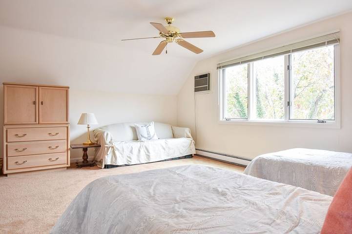 Vacation house for 10 people, with yard and balcony, with pets in Massachusetts