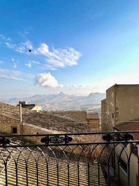 Location de vacances pour 6 personnes, avec balcon et vue, animaux acceptés à Mussomeli - 2