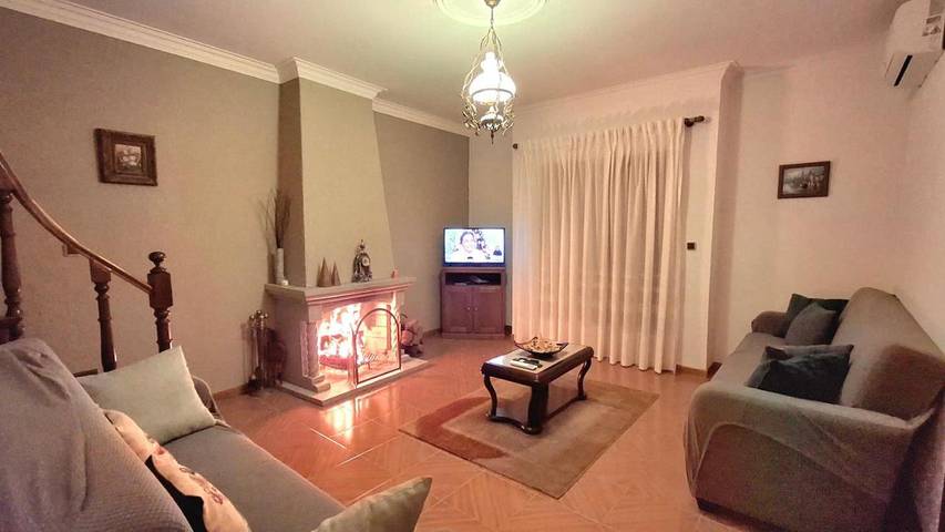 Location de vacances pour 9 personnes, avec Balcon et Terrasse ainsi que Jardin et Piscine dans Carregal do Sal