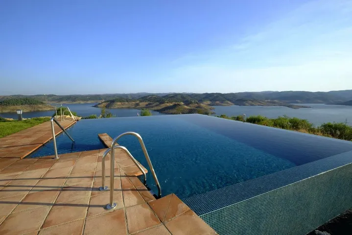 Landhaus für 5 Personen, mit Pool und Ausblick sowie Garten und Seeblick - 1