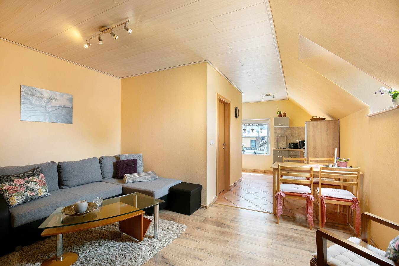 Apartamento entero, Apartamento 'Fewo 2' con terraza privada, jardín privado y Wi-Fi in Friedrichswalde, Barnimerland Region