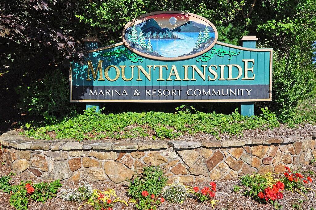 Chateau Relaxo | Lake Access & Hot Tub + Large Yard in Deep Creek Lake