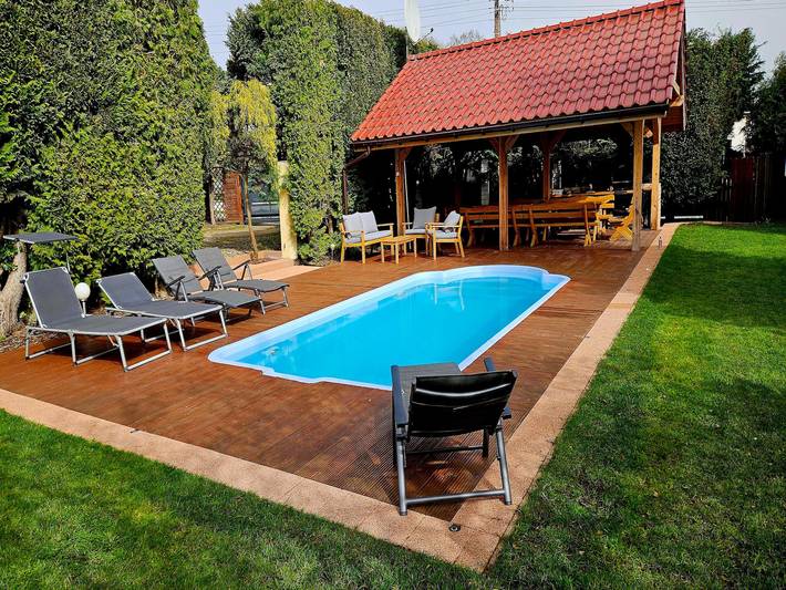 Ferienhaus für 8 Personen, mit Terrasse und Pool