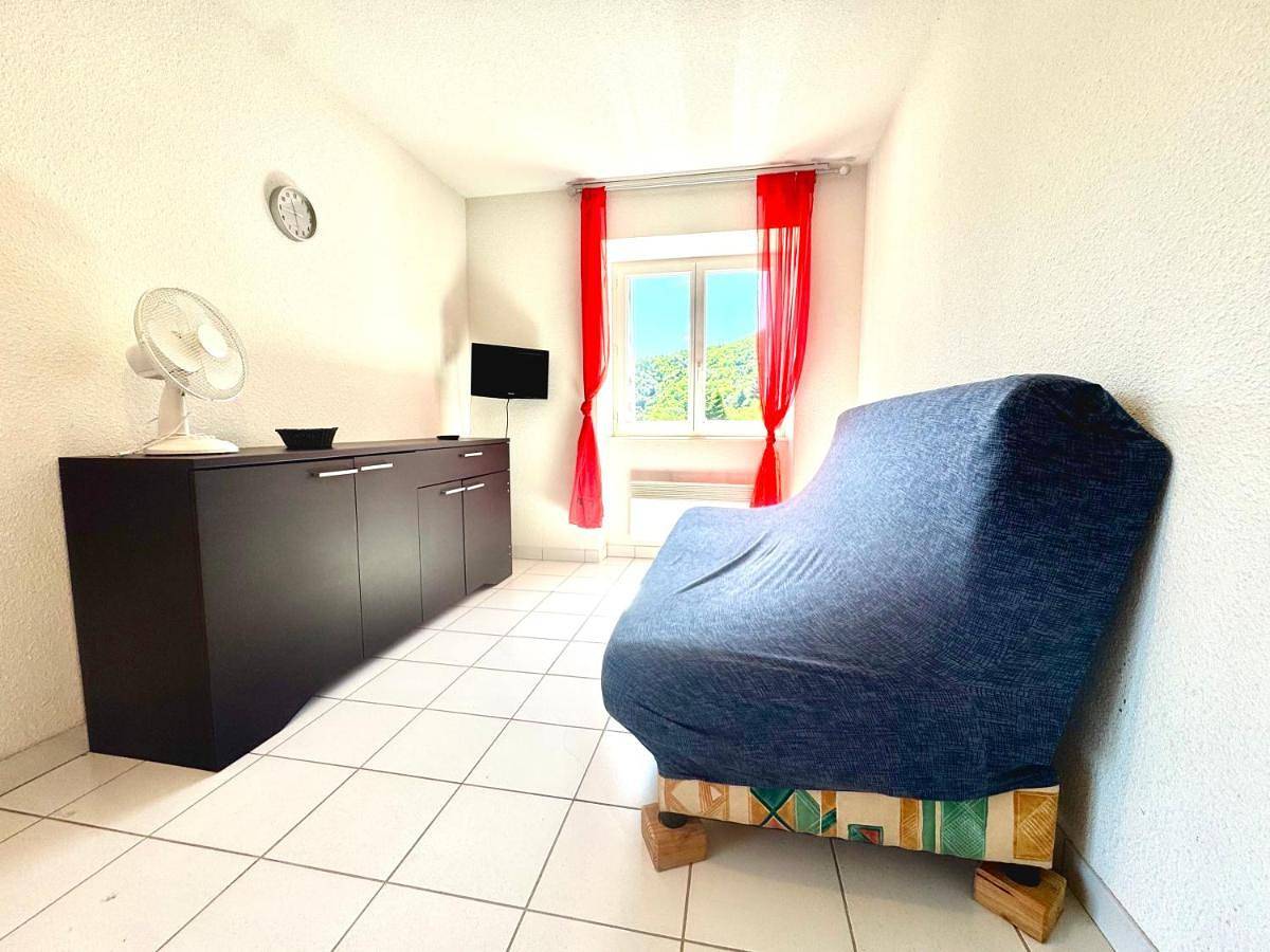 Appartement entier, One-Bedroom Apartment in Neyrac les Bains, Meyras