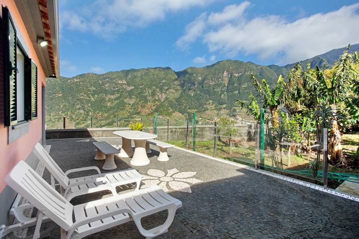 Ferienhaus 'Cristina Grand' mit Meerblick, privater Terrasse und Wi-Fi in São Vicente (Madeira), Madeira