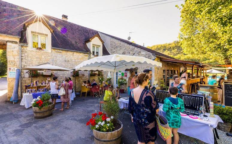 Gîte pour 6 personnes, avec piscine ainsi que jardin et terrasse, animaux acceptés à Saint-Germain-du-Bel-Air - 2