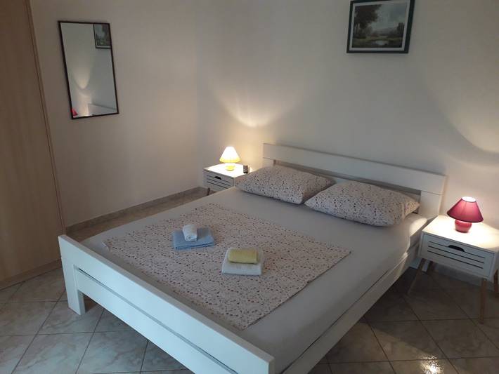 Ferienwohnung für 2 Personen, mit Balkon/Terrasse in Pakostane