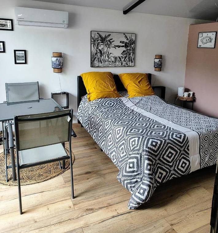 Chambre d’hôte pour 2 personnes, avec jacuzzi et jardin ainsi que terrasse et piscine